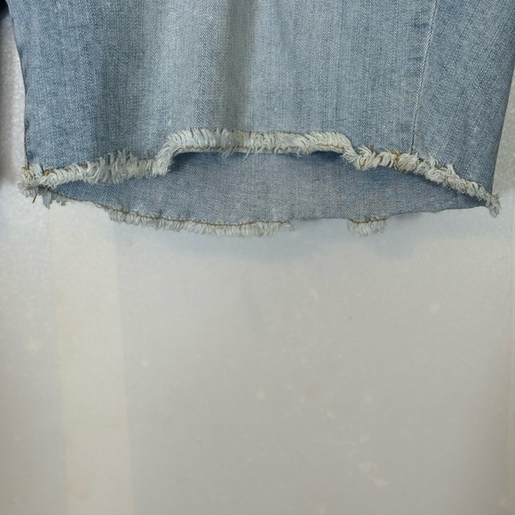 TORRID Perfect Vintage Stretch Mid-Rise Bermuda Boyfriend Short-Light Wash - Picture 3 of 10